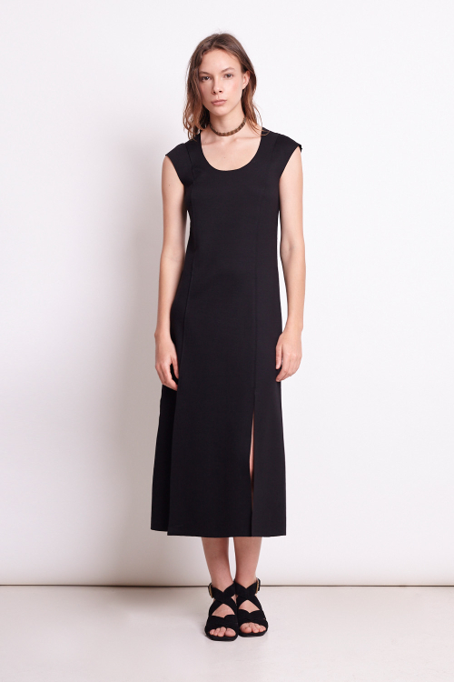 Vestido Reto Com Decote Redondo