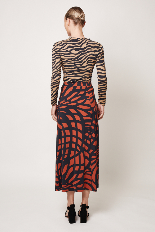 Fit — Blusa Jersey Zebra Drapeada Com Manga