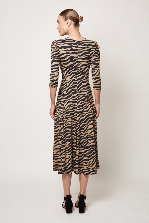 Fit — Vestido Jersey Zebra Decote Gota