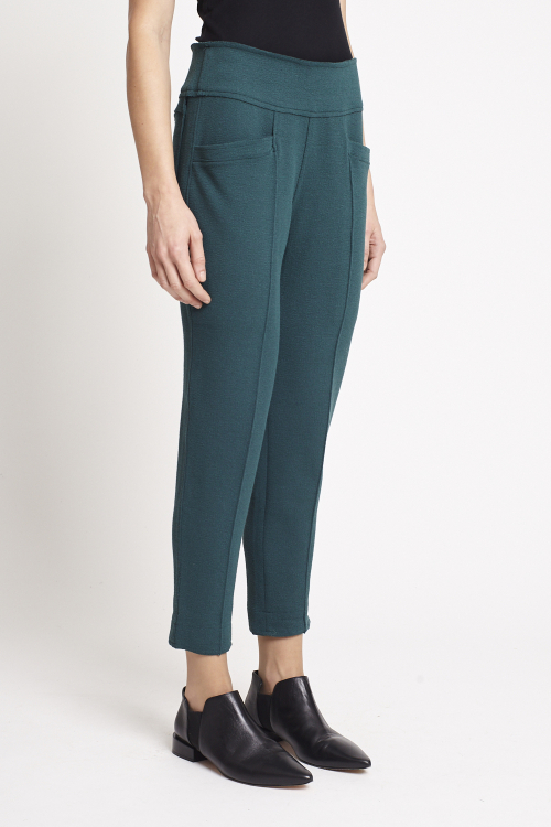 Fit — Calça Bouclê Bolso Embutido Lapela