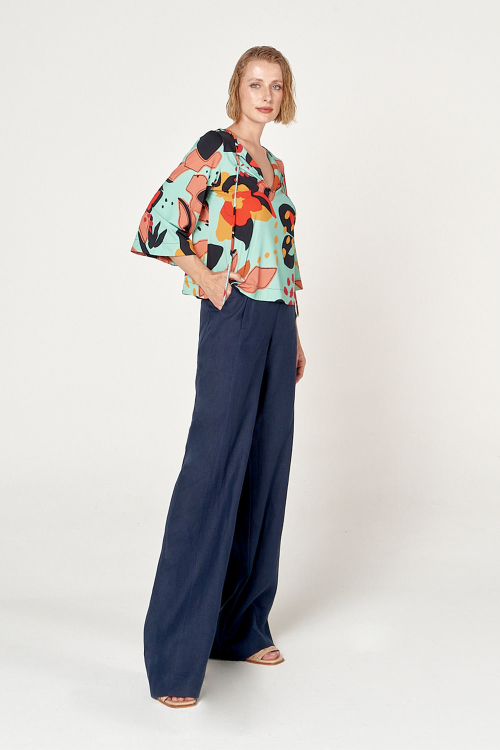 Fit — Blusa Jersey Estampa Astromélia Decote Cruzado