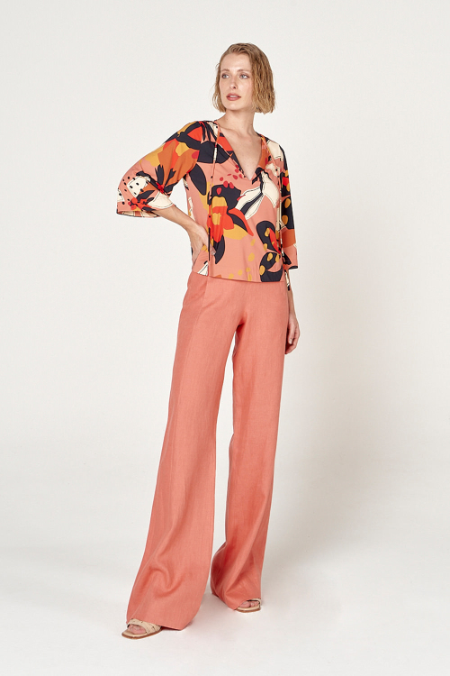 Fit — Blusa Jersey Estampa Astromélia Decote Cruzado