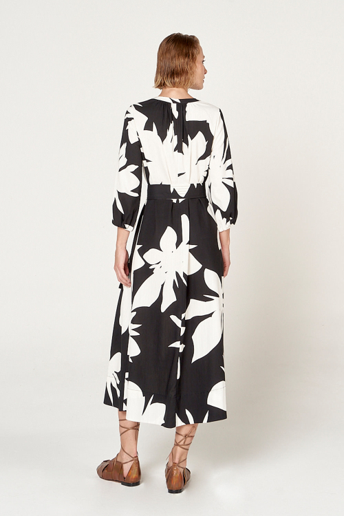 Fit — Vestido Viscose Plana Estampa Brisa Decote V Midi