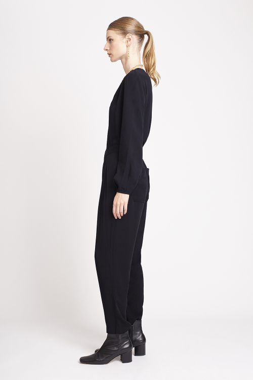 Fit — Blusa Crepe Pregas No Decote