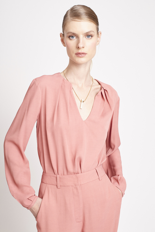 Fit — Blusa Crepe Pregas No Decote