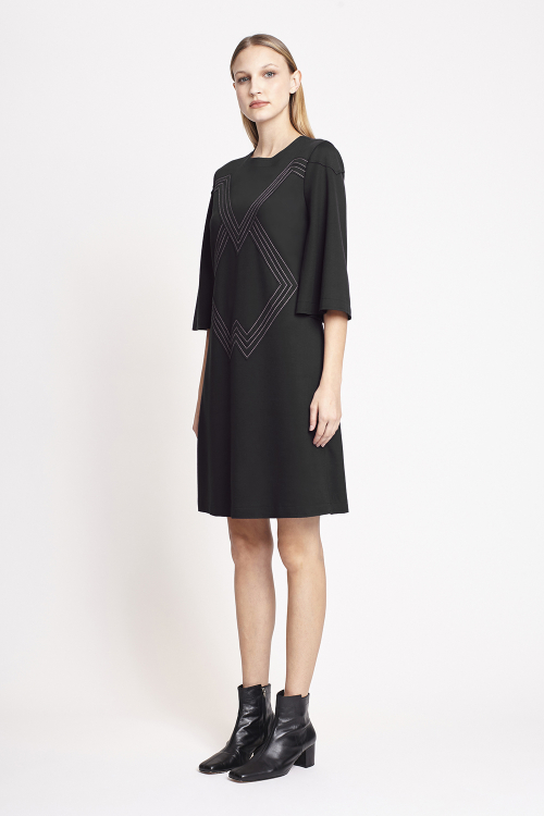 Fit — Vestido Duplo Leve Aplicação