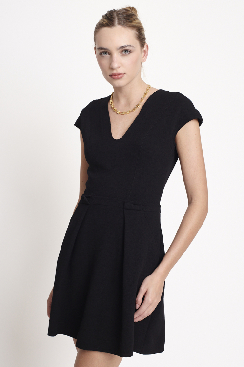 Fit — Vestido Malha Dupla Bouclê Curto