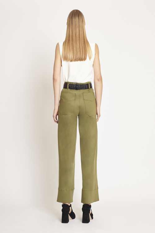 Fit — Calça Malha Dupla Leve Curta