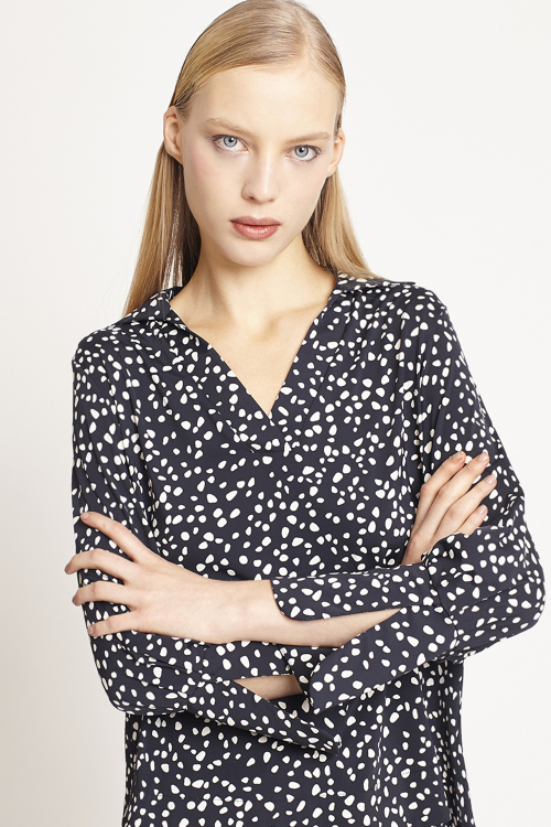 blusa jersey estampa poá pregas costas
