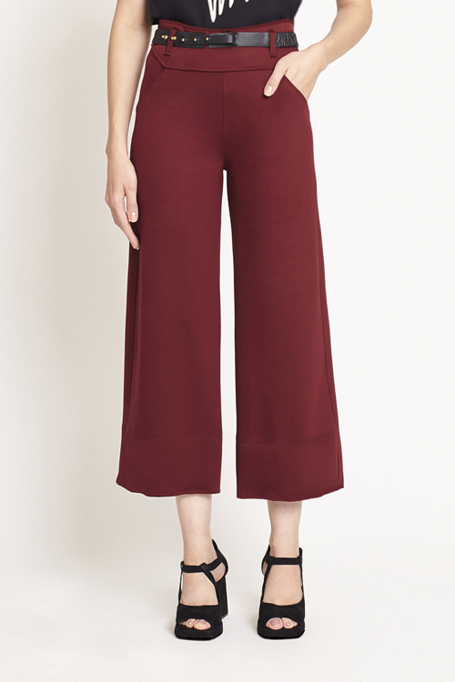 Fit — Calça Malha Dupla Leve Curta