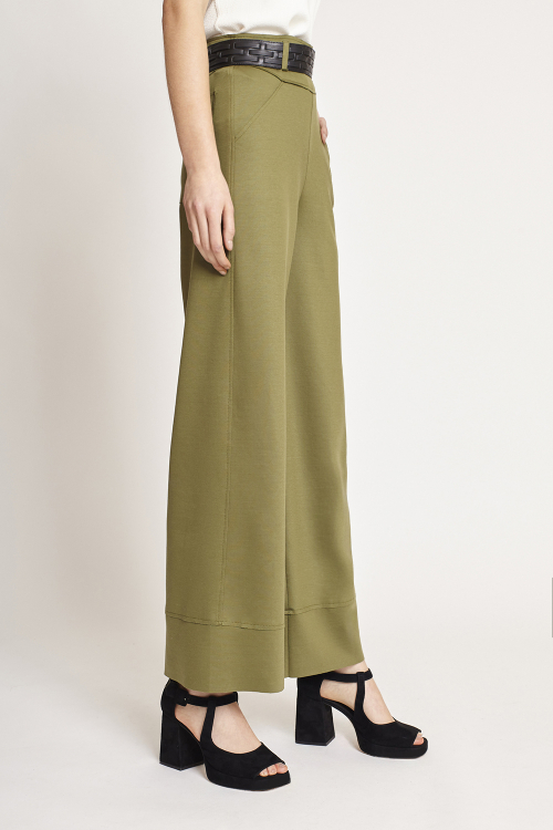 Fit — Calça Malha Dupla Leve Curta
