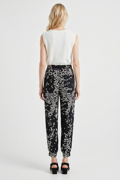 Fit — Calça Viscose Estampa Folhagem