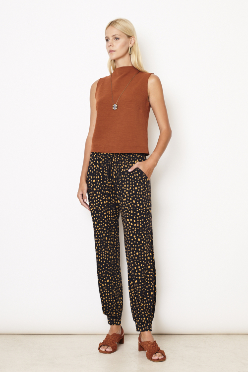 Fit — Calça Jersey Estampa Penas