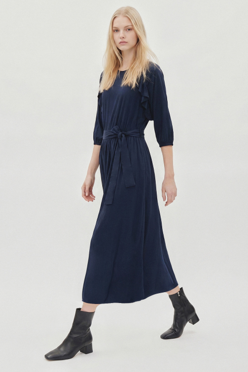 vestido tricoline com babados nas mangas