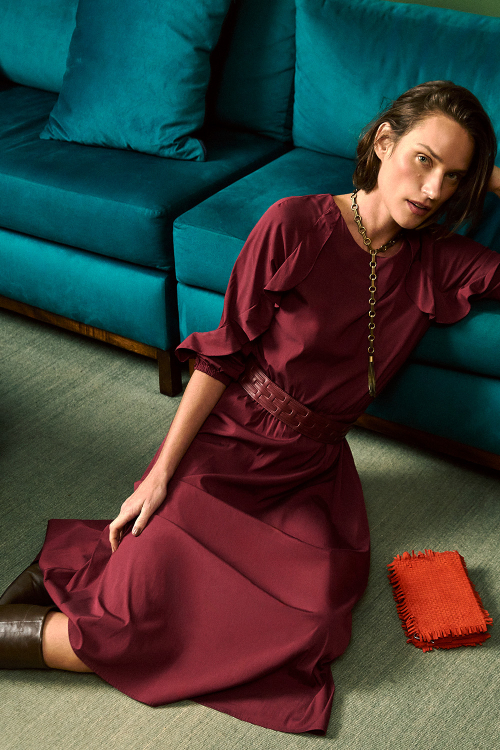 vestido tricoline com babados nas mangas