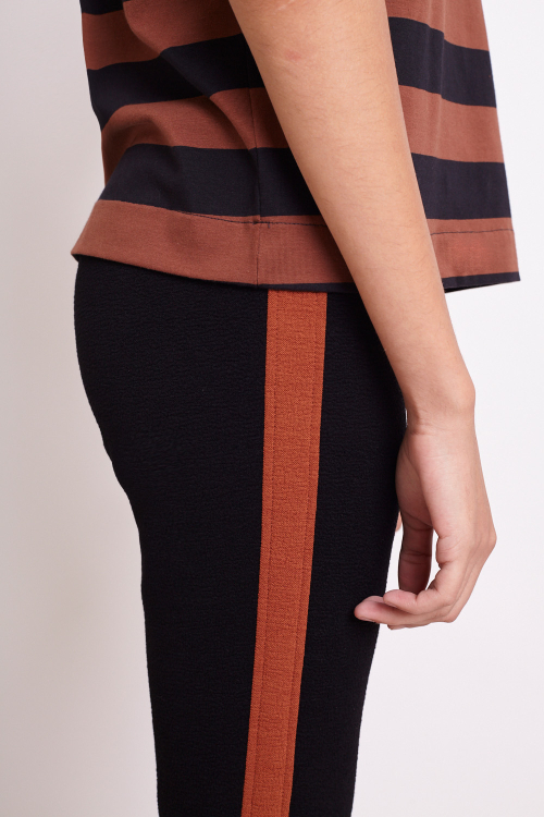 Fit — Calça Legging Bouclê Com Faixa Lateral