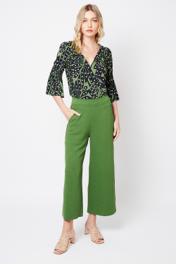 calça bouclê ampla